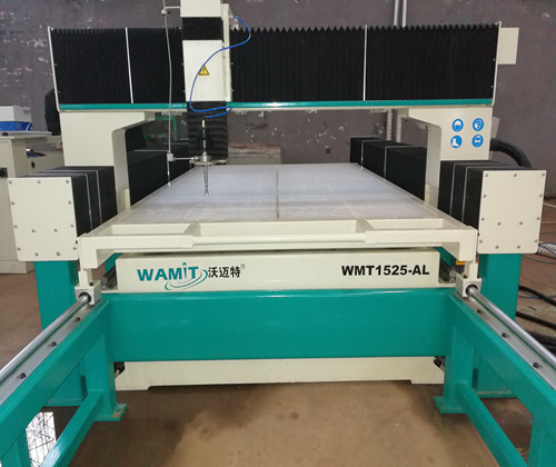 Latest company case about 1500*2500MM pure water cutting machine for foam with pushing table